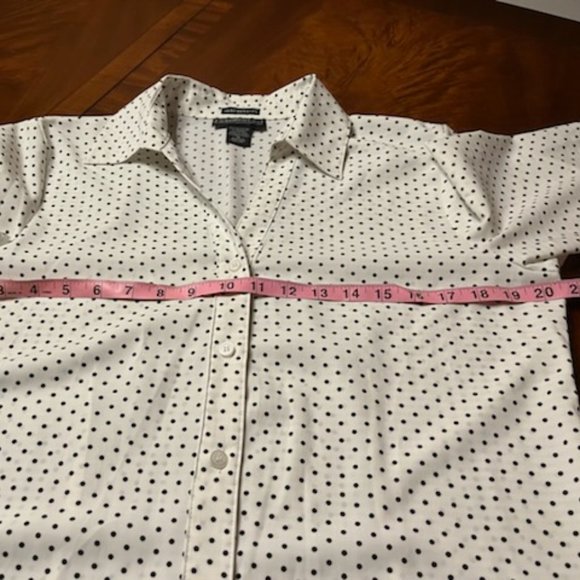 Very Pretty White and Black Polka Dot Blouse -M - Picture 15 of 16